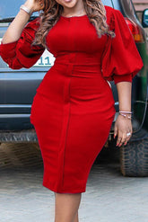 Knielanges rotes, figurbetontes Kleid